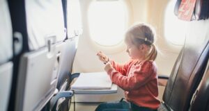 EasyJet explica cómo hacer más fácil un viaje en avión con niños