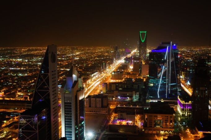 Arabia Saudí refuerza su liderazgo en inteligencia artificial con un nuevo marco nacional para una adopción responsable