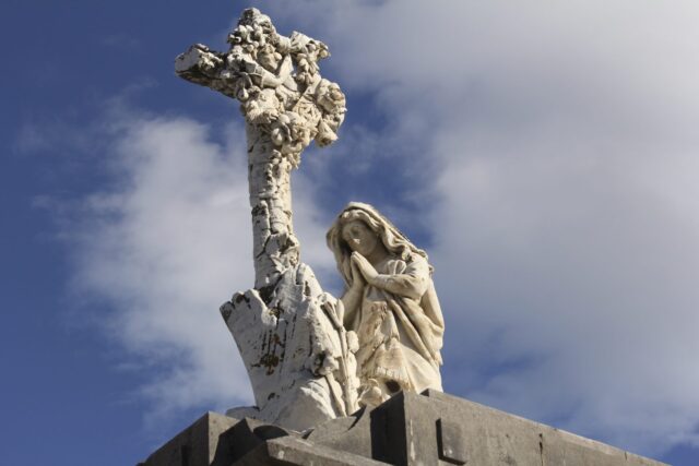 Horario de los cementerios de Santiago de Compostela en el Día de Todos los Santos