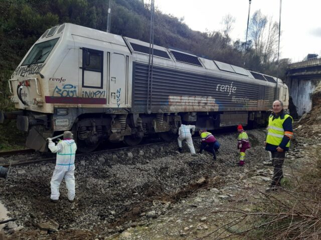 Restablecida la vía de tren entre Ourense y Santiago
