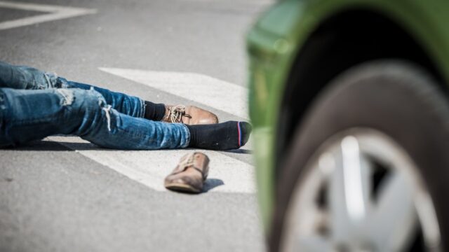 La Policía busca a un conductor que se dio a la fuga tras atropellar a dos personas en Caldas de Reis