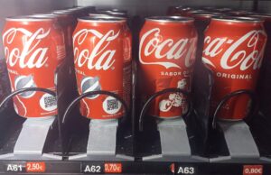 FOTO DENUNCIA | “¡Viva el capitalismo salvaje! 2,50 euros por una Coca-Cola”, un hospital de Zamora ofrece tres precios diferentes para una misma lata
