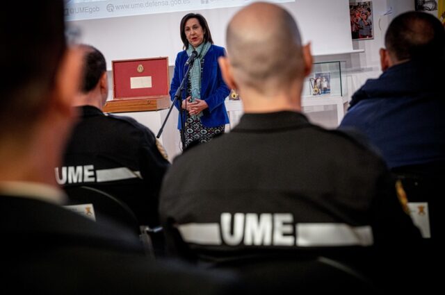 Robles visita a la UME