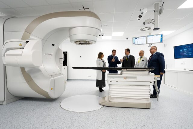 Alfonso Fernández Mañueco visita el Complejo Asistencial de Ávila
