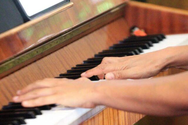ÚLTIMA HORA | La música alicantina se queda muda: fallece Pedro Carboné con 62 años, mítico pianista