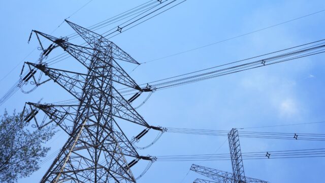 A ineficiência das redes elétricas está retardando a transição energética