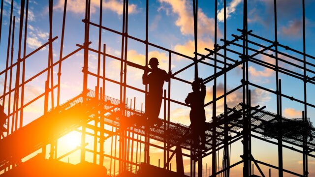 Aumento de 2,5% nos custos de construção em agosto devido à mão-de-obra